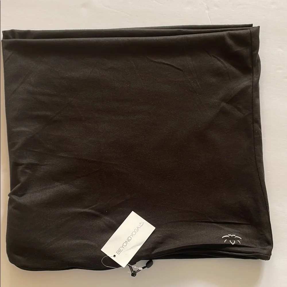 Beyond Yoga‎ Hidden Pocket Infinity Scarf Black